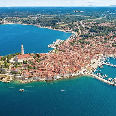 Front In Nyaraló Rovinj